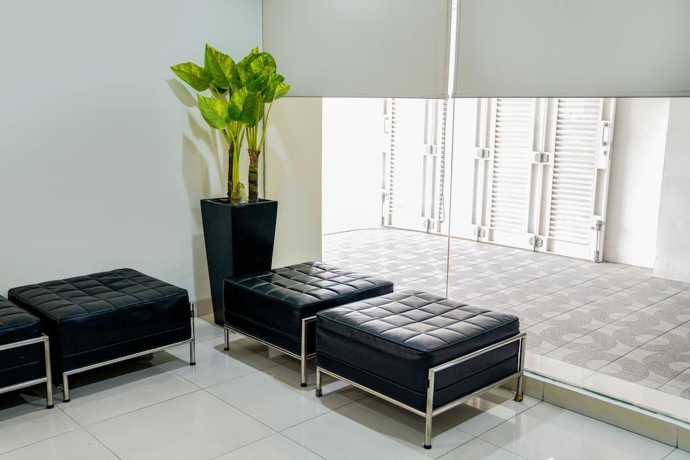 LeGreen Suite Gatot Subroto Jakarta Bagian luar foto
